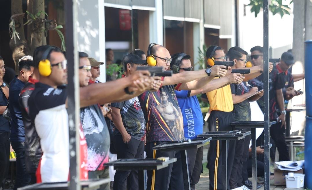 Buka Lomba Menembak Kapolda Jatim Cup 2026, Irjen Nanang Avianto: Senjata Api Adalah Pilihan Terakhir, Bukan Alat Utama