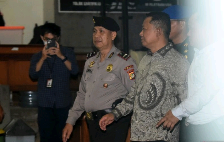 MANTAN BENTENG ANTIKORUPSI BERTAHAN JADI PEMBELA: FEBRI DIANSYAH RESMI GANTIKAN HOTMAN PARIS UNTUK EKS JAMPIDSUS FEBRIE ADRIANSYAH